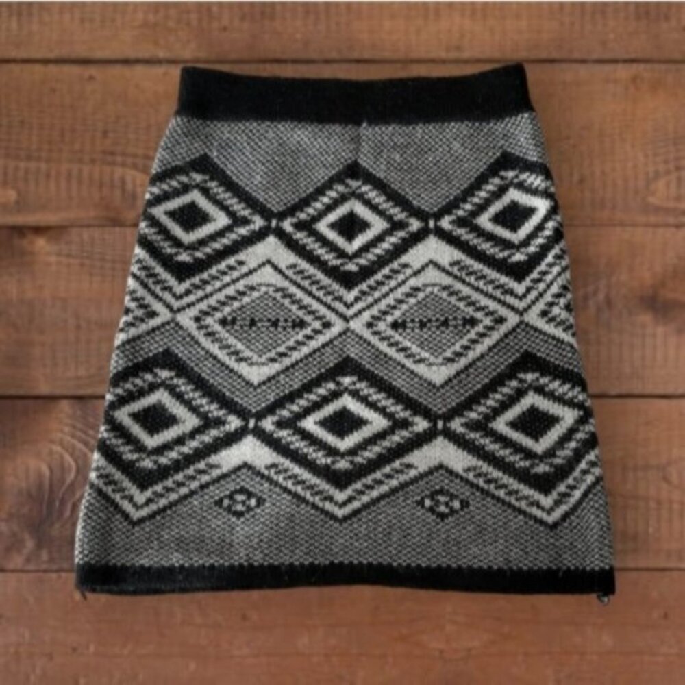 Dynamite Mozaic Pattern Knit Highwaist Skirt-Xs